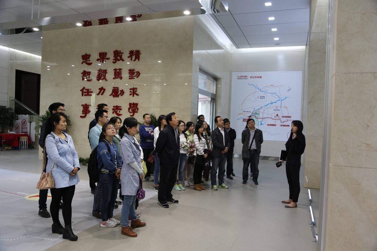 药学院药物研究所党支部 参观中国西部科技创新港数字展厅